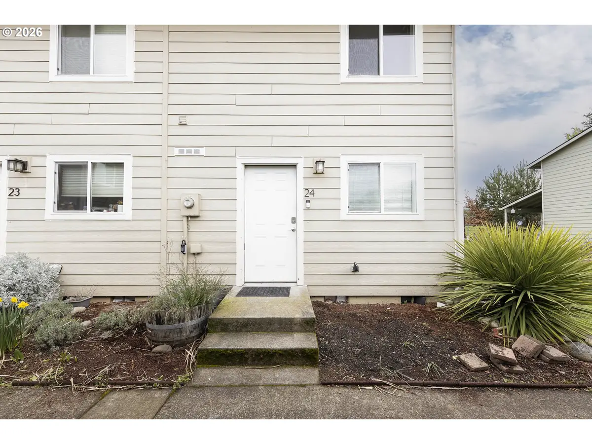 3305 E Vittoria Way #24, Newberg, OR 97132 - #1