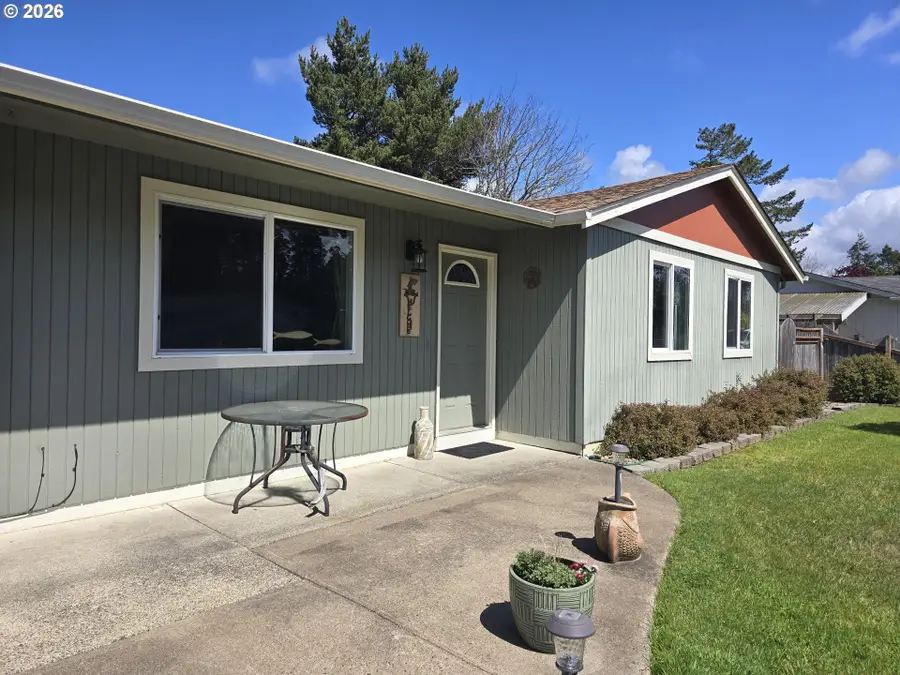 1265 34th Pl, Florence, OR 97439 - #3