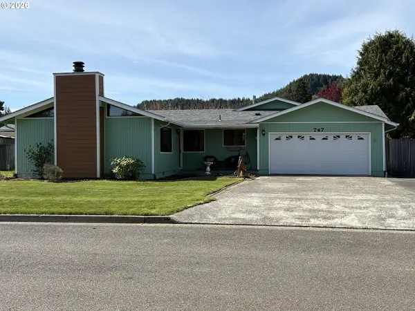 747 Evergreen Loop, Reedsport, OR 97467