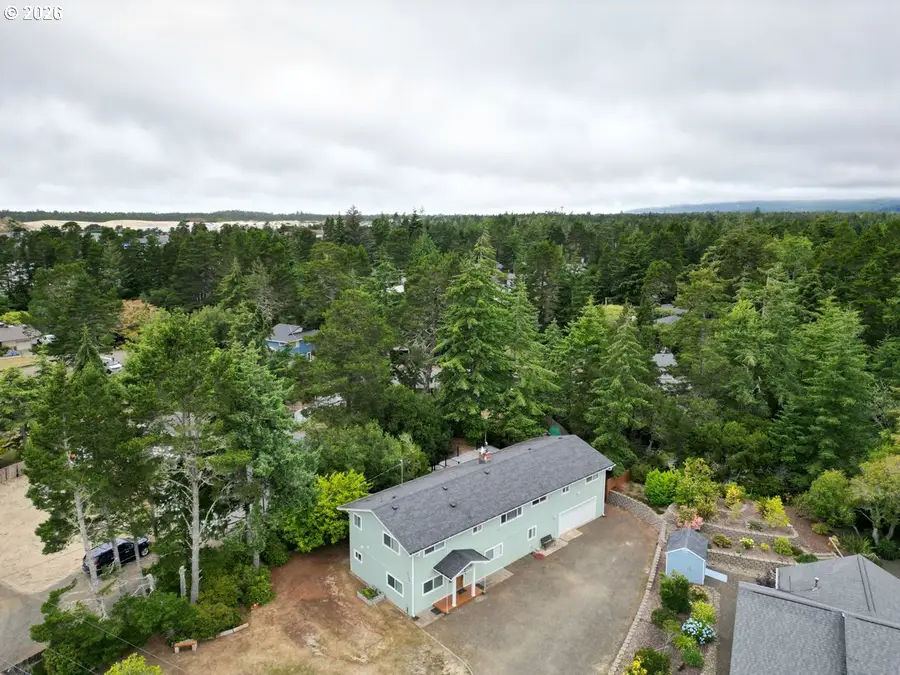 2159 42nd St, Florence, OR 97439 - #2
