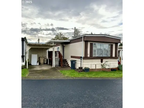 525 S 6th St #4, Harrisburg, OR 97446