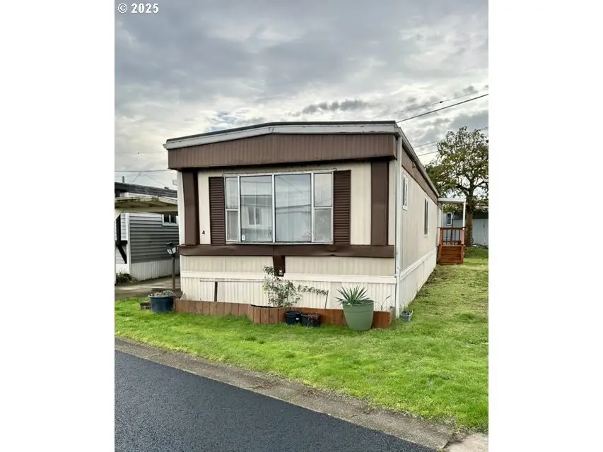 525 S 6th St #4, Harrisburg, OR 97446 - Image #2