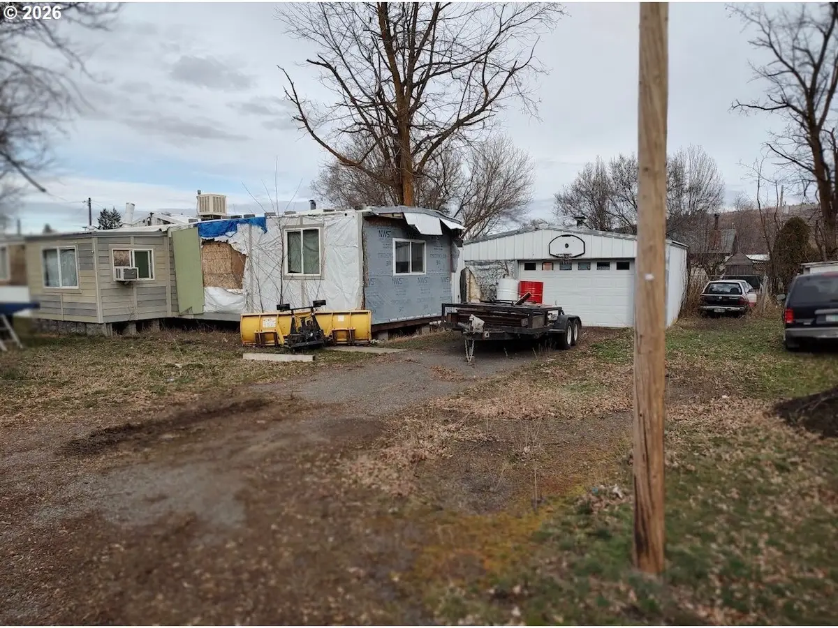 425 N 12th Ave, Elgin, OR 97827 - #1