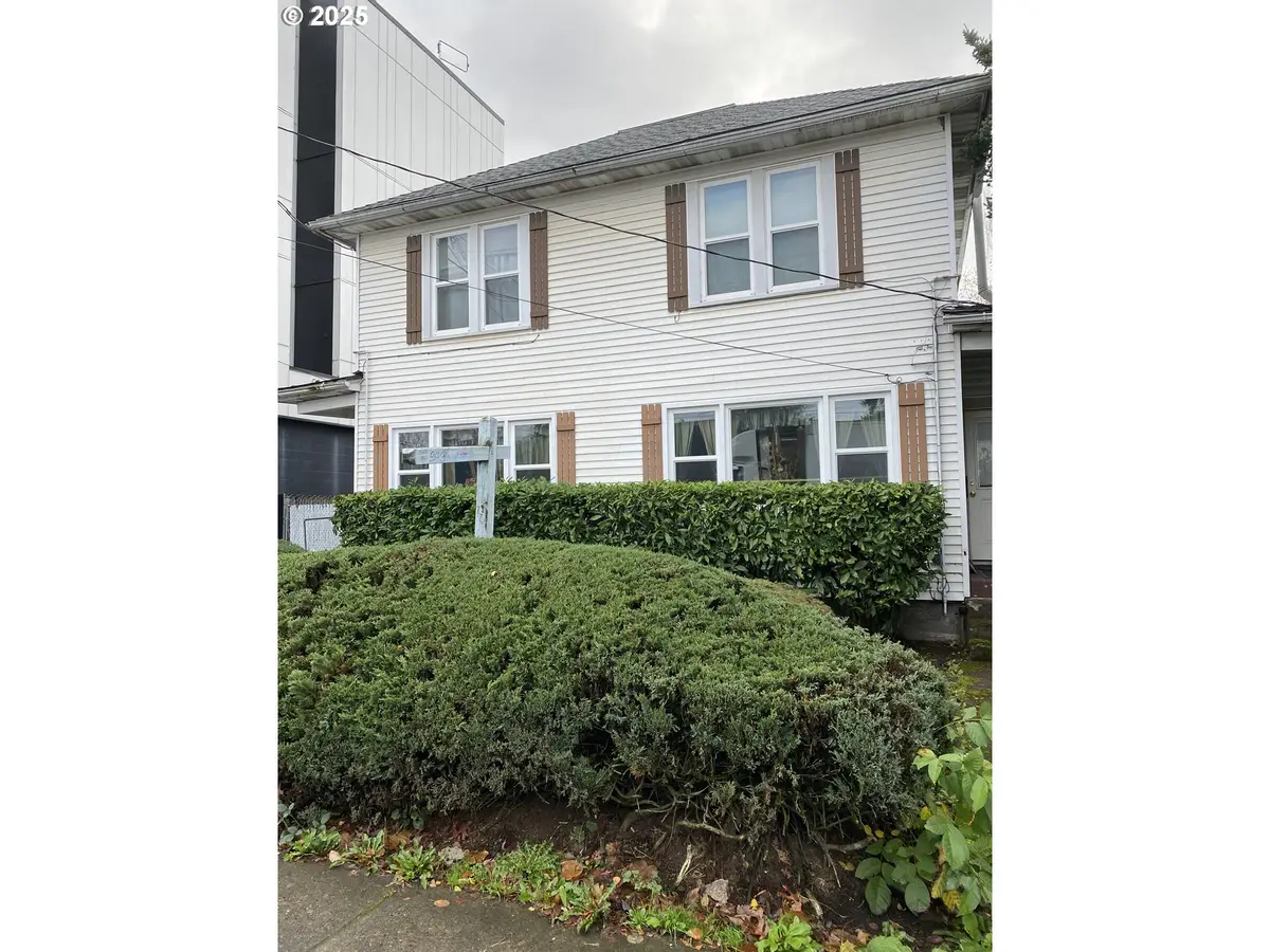 4320 SE Hawthorne Blvd, Portland, OR 97215 - Image #1