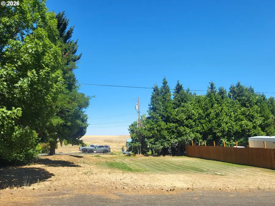 607 Court St, Moro, OR 97039 - #2