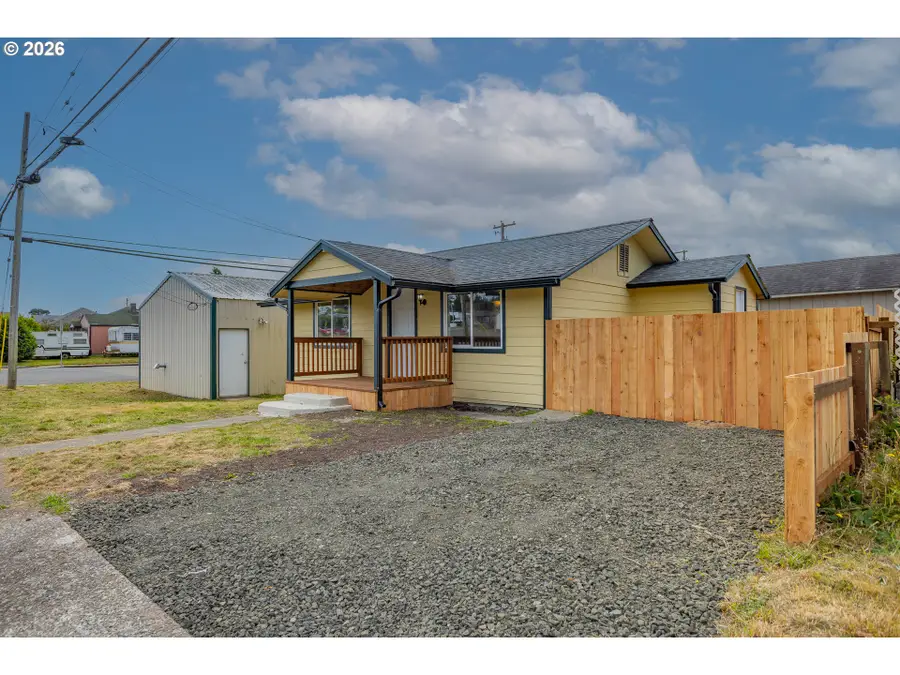 220 N Wasson St, Coos Bay, OR 97420 - #2