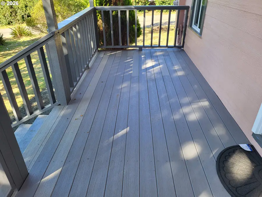 692 N Elliott St, Coquille, OR 97423 - #2