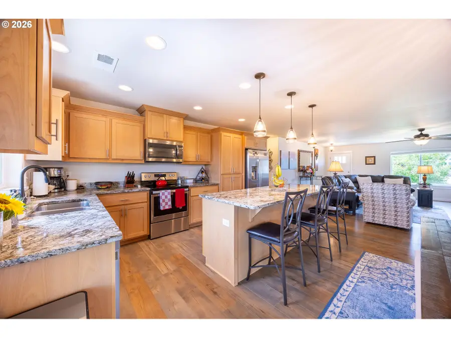 261 Braxton Ct, Roseburg, OR 97471 - #2