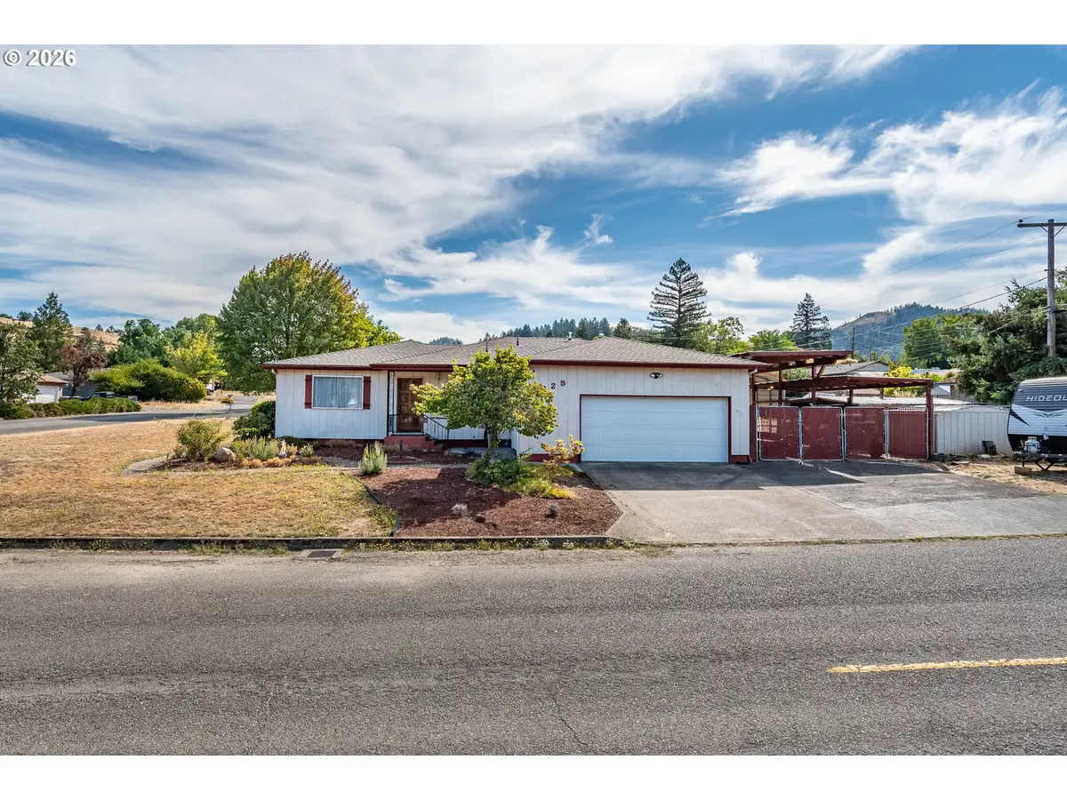225 SE Stevenson Ave, Myrtle Creek, OR 97457 - #1