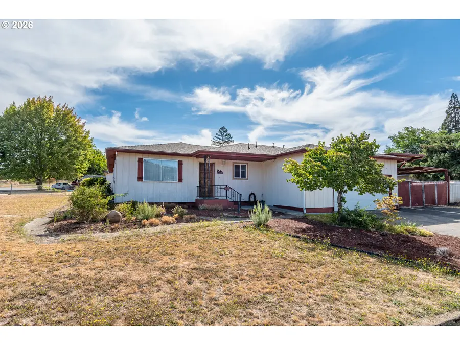 225 SE Stevenson Ave, Myrtle Creek, OR 97457 - #2