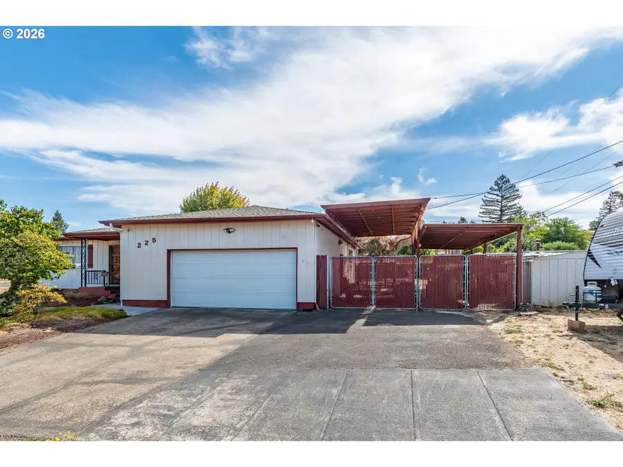 225 SE Stevenson Ave, Myrtle Creek, OR 97457 - #3