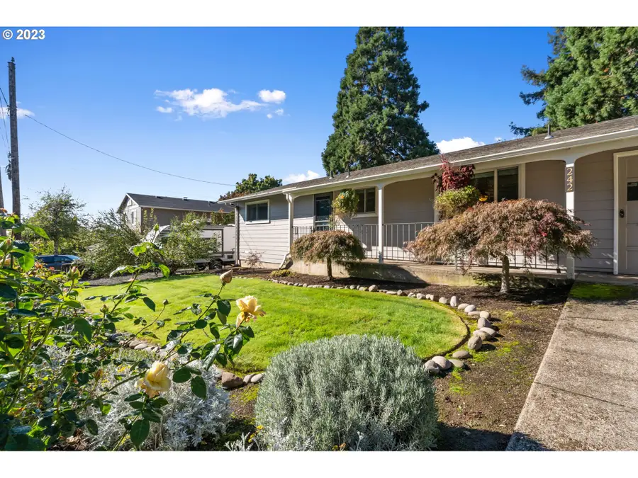 242 NW Ione St, Dundee, OR 97115 - #3