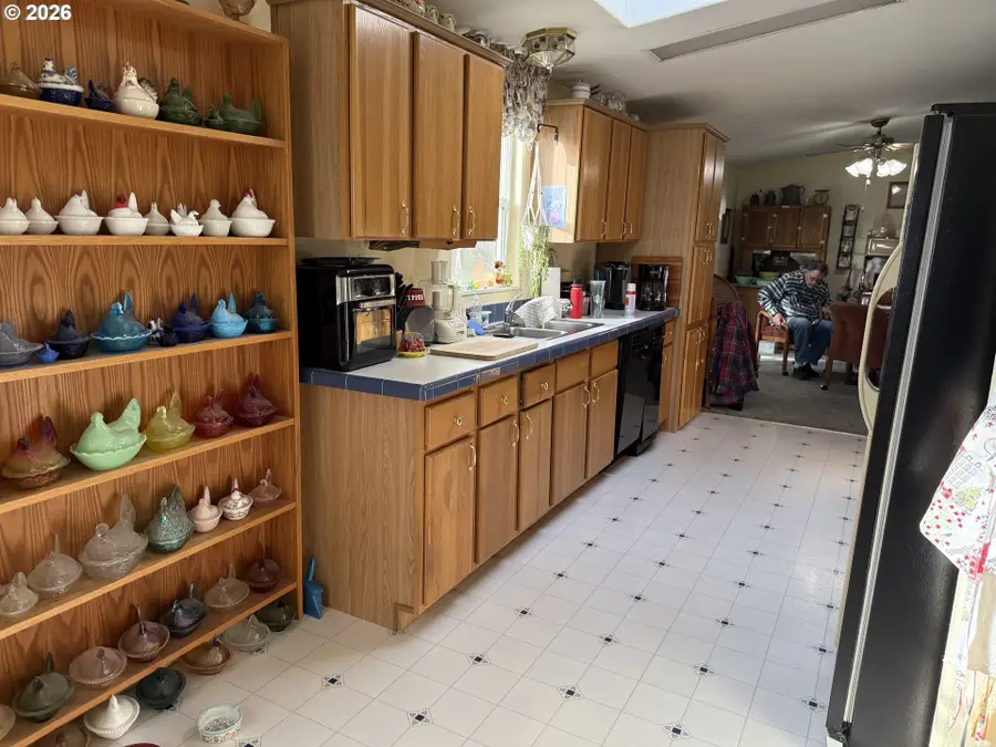 110 S Mike Rd, Pine Hollow, OR 97063 - #2