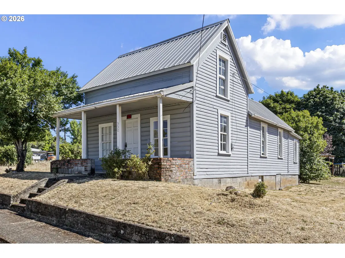 330 NE 1st St, Oakland, OR 97462 - #1