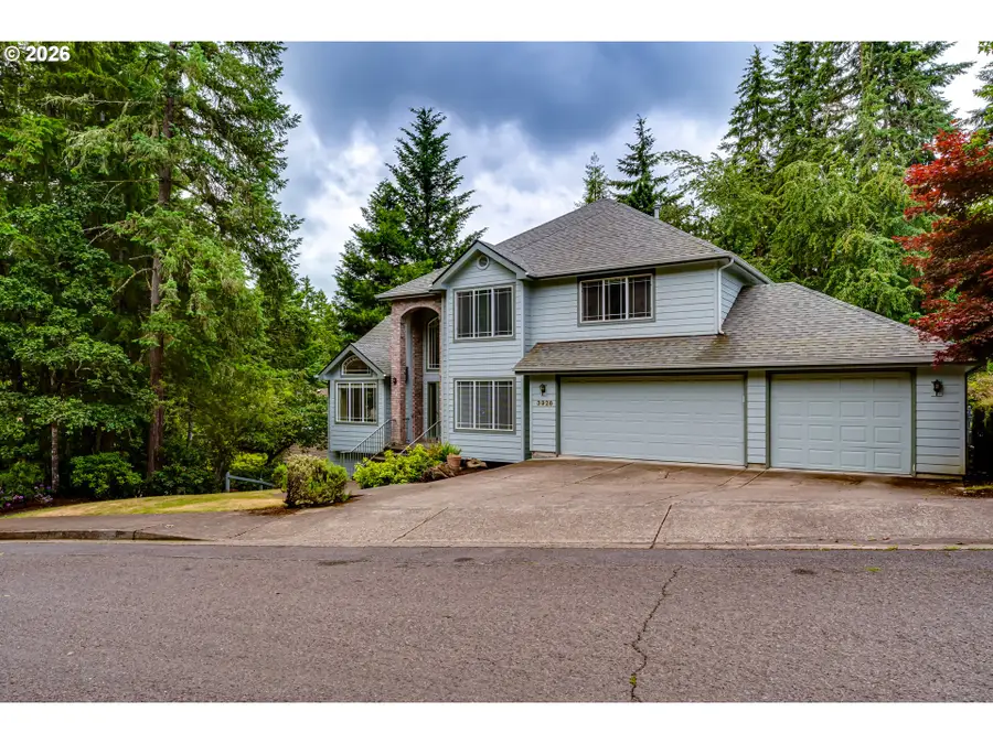 3926 Shasta View St, Eugene, OR 97405 - #3