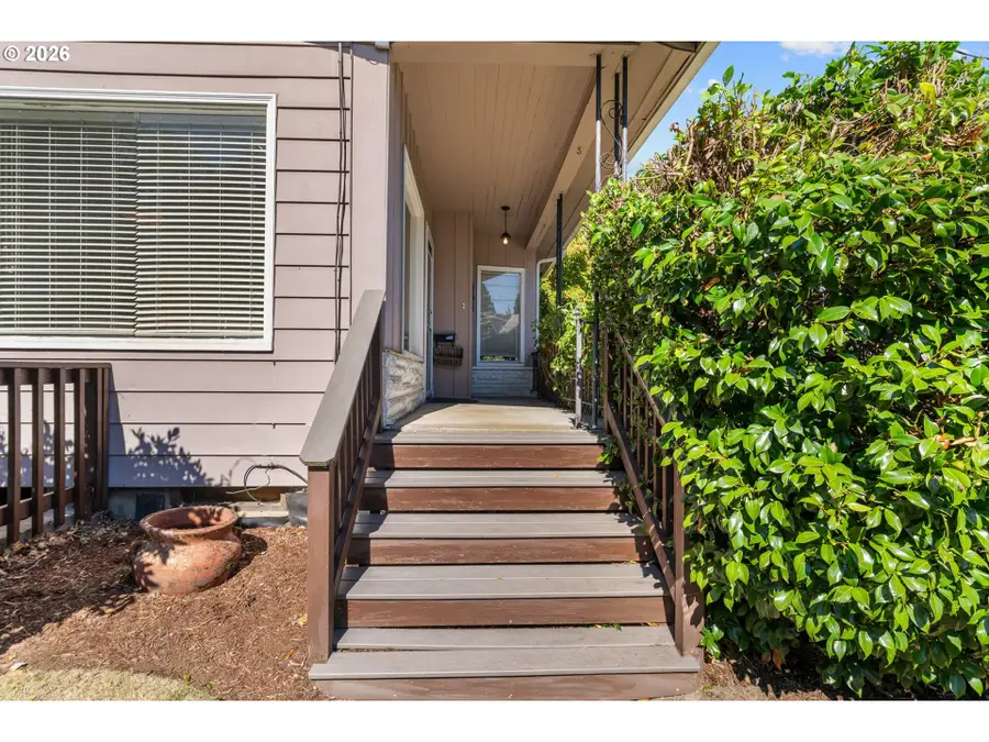 710 11th St, Oregon City, OR 97045 - #3