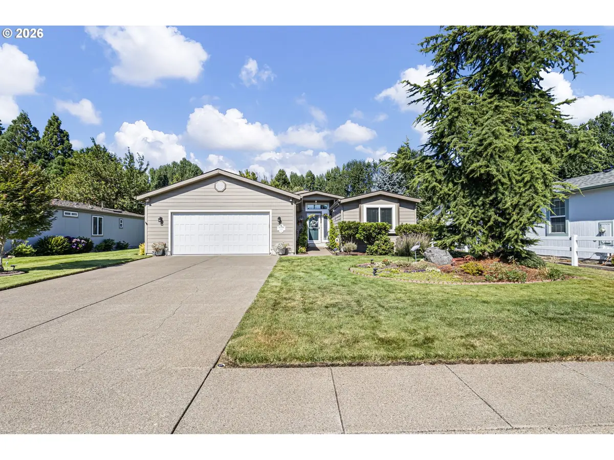 139 Village Dr, Cottage Grove, OR 97424 - #1