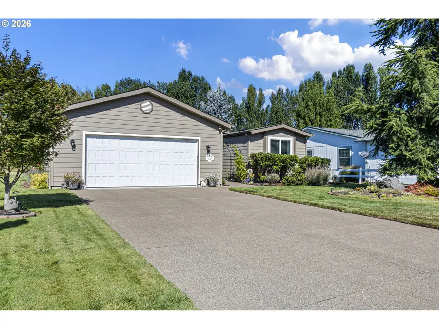 139 Village Dr, Cottage Grove, OR 97424 - #2