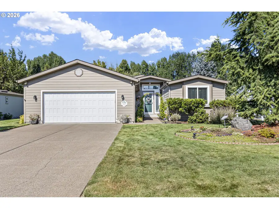 139 Village Dr, Cottage Grove, OR 97424 - #3
