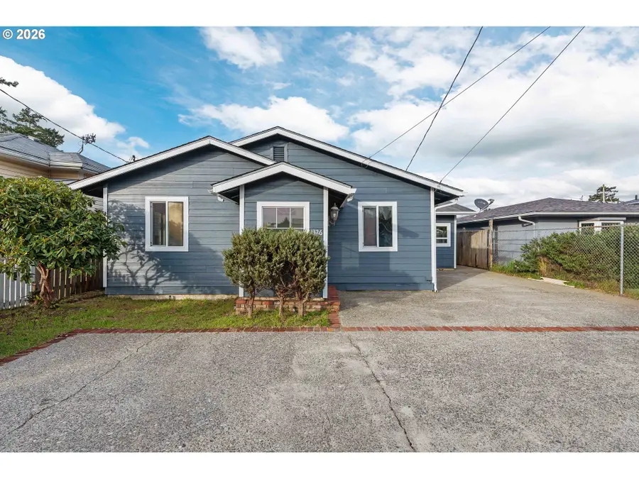 1326 Lakeshore Dr, Coos Bay, OR 97420 - Image #2