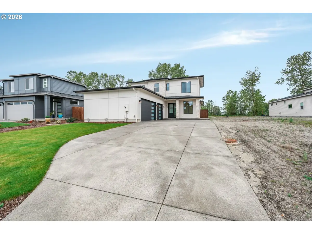2040 S River Rd, Kelso, WA 98626 - #1