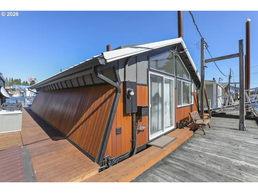 535 NE Bridgeton Rd #1, Portland, OR 97217 - #3