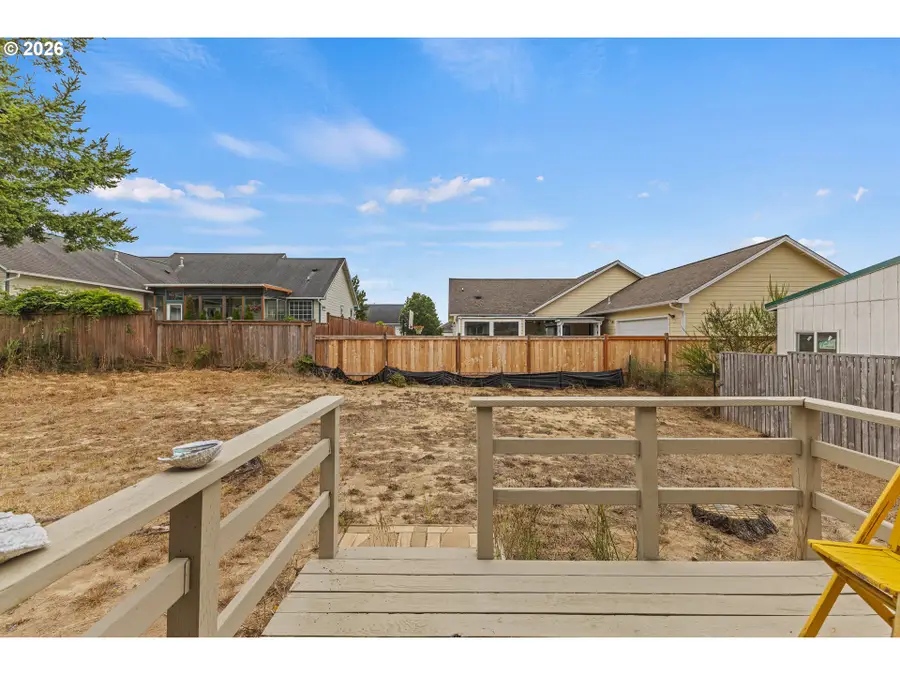 2060 Hayes St, North Bend, OR 97459 - #3