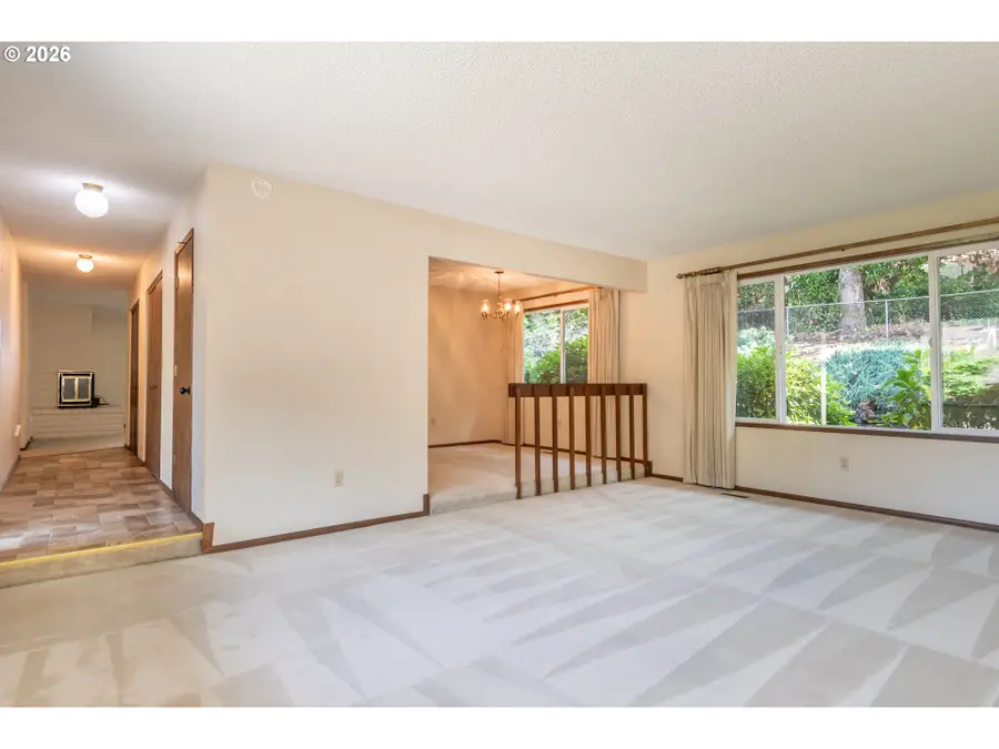 209 North River Dr, Roseburg, OR 97470 - #2