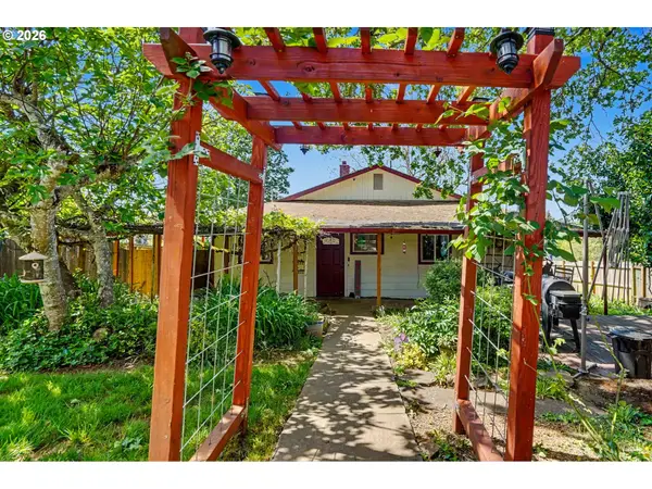 318 Westfield St, Silverton, OR 97381