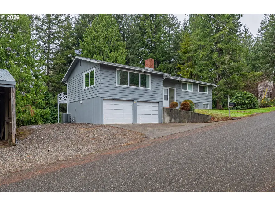 1070 E 15th St, Coquille, OR 97423 - #3