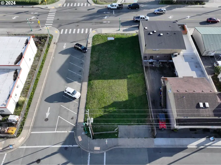 531 Hemlock St, Brookings, OR 97415 - Image #2