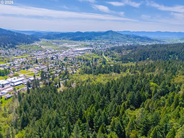 E Sixth Ave, Sutherlin, OR 97479