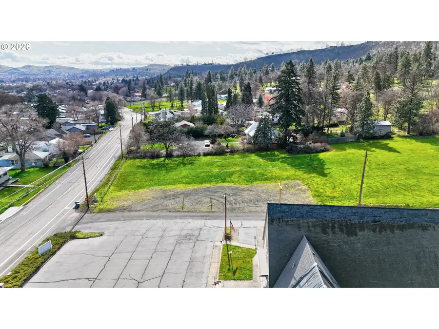 W 10th St, Chenoweth, OR 97058 - #2