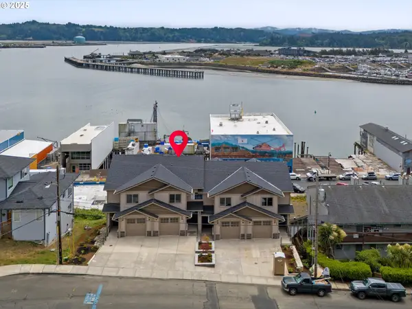 815 SW 13th St #3, Newport, OR 97365