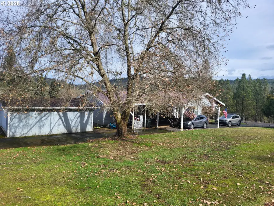 116 Silver Maple St, Roseburg, OR 97471 - #3