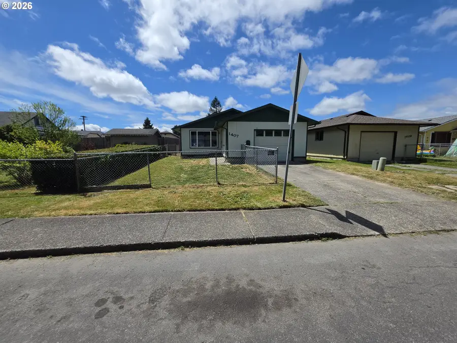 1407 Bowmont Ave, Kelso, WA 98626 - #2