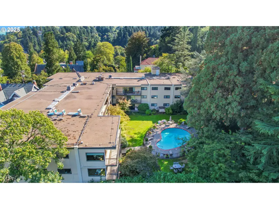 2393 SW Park Pl #210, Portland, OR 97205 - Image #3