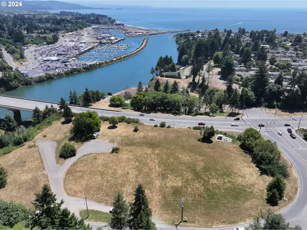 205 N Bank Chetco River Rd, Brookings, OR 97415