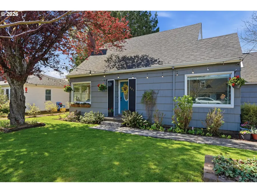 221 SE 109th Ave, Portland, OR 97216 - #2