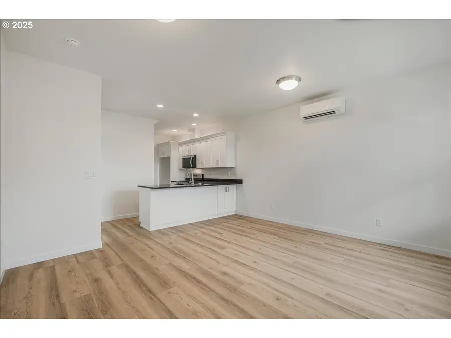 365 SE Kitzmiller Dr, Dallas, OR 97338 - #2