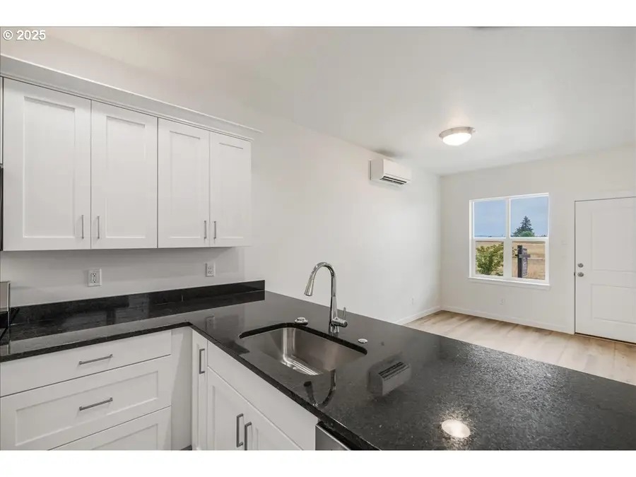 365 SE Kitzmiller Dr, Dallas, OR 97338 - #3