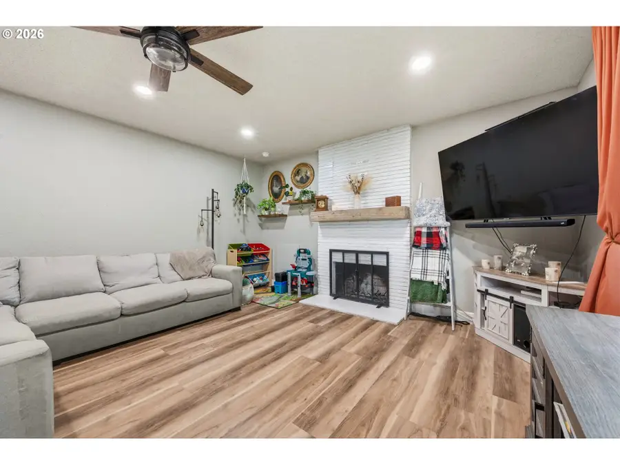 965 Sommerville Loop, Harrisburg, OR 97446 - #2