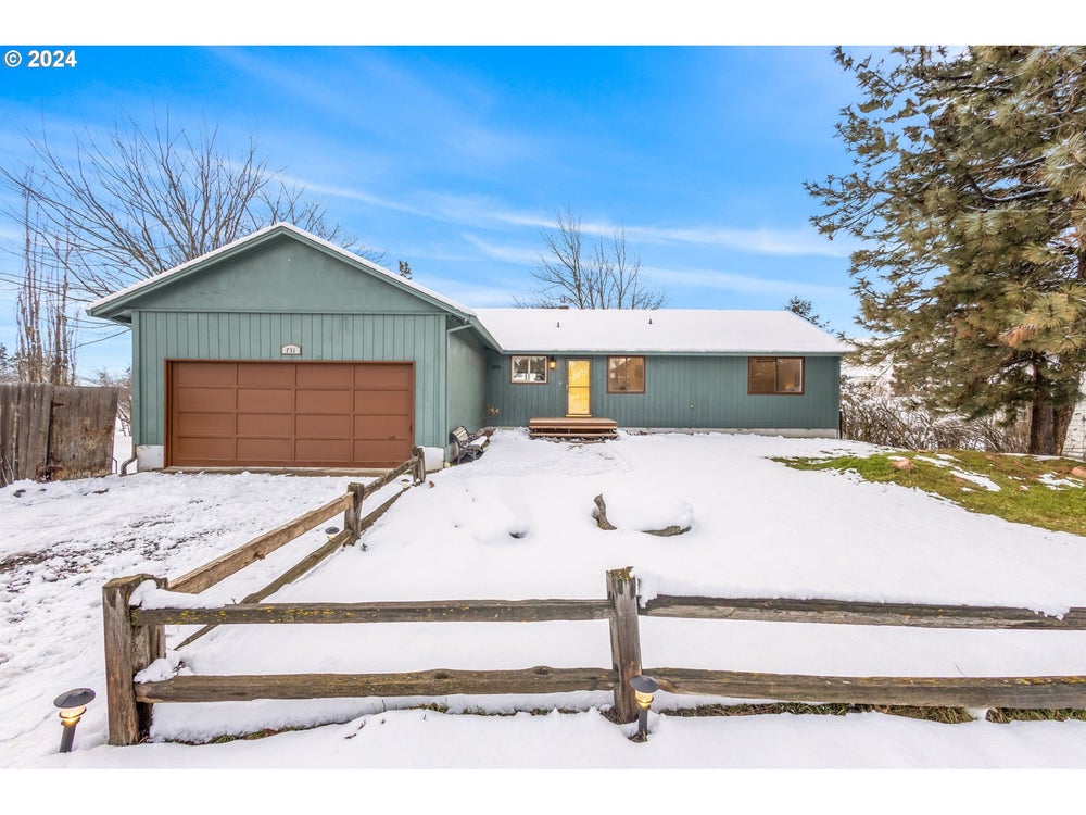 731 NE Court St, Dufur, OR 97021 BHGRE