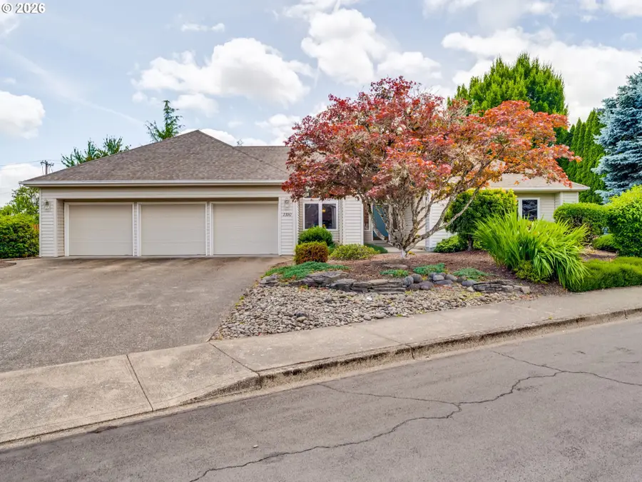 2390 NW Quail Ct, McMinnville, OR 97128 - #2