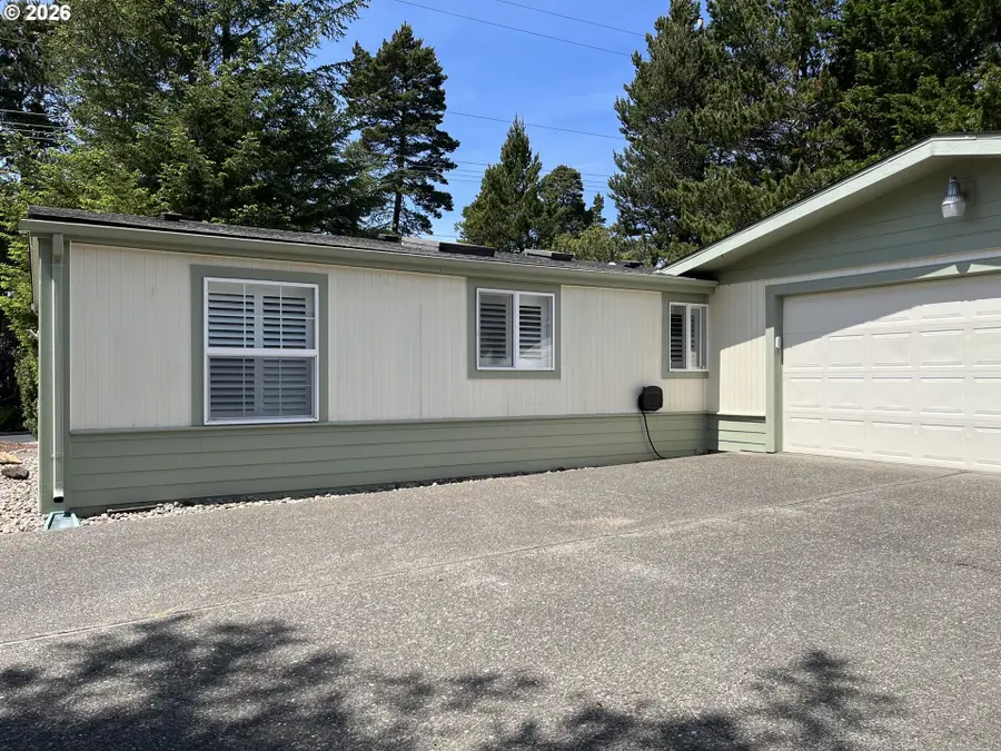 143 42nd Way, Florence, OR 97439 - #3