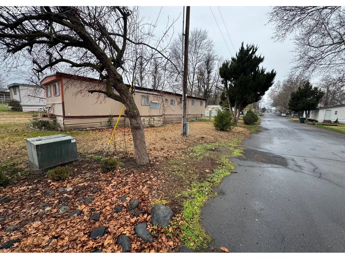 1215 SW 11th St #112, Hermiston, OR 97838 - Image #1