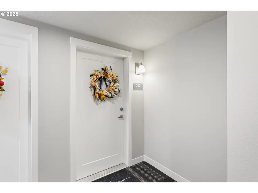 11715 SW Valencia Ln #202, Wilsonville, OR 97070 - Image #3