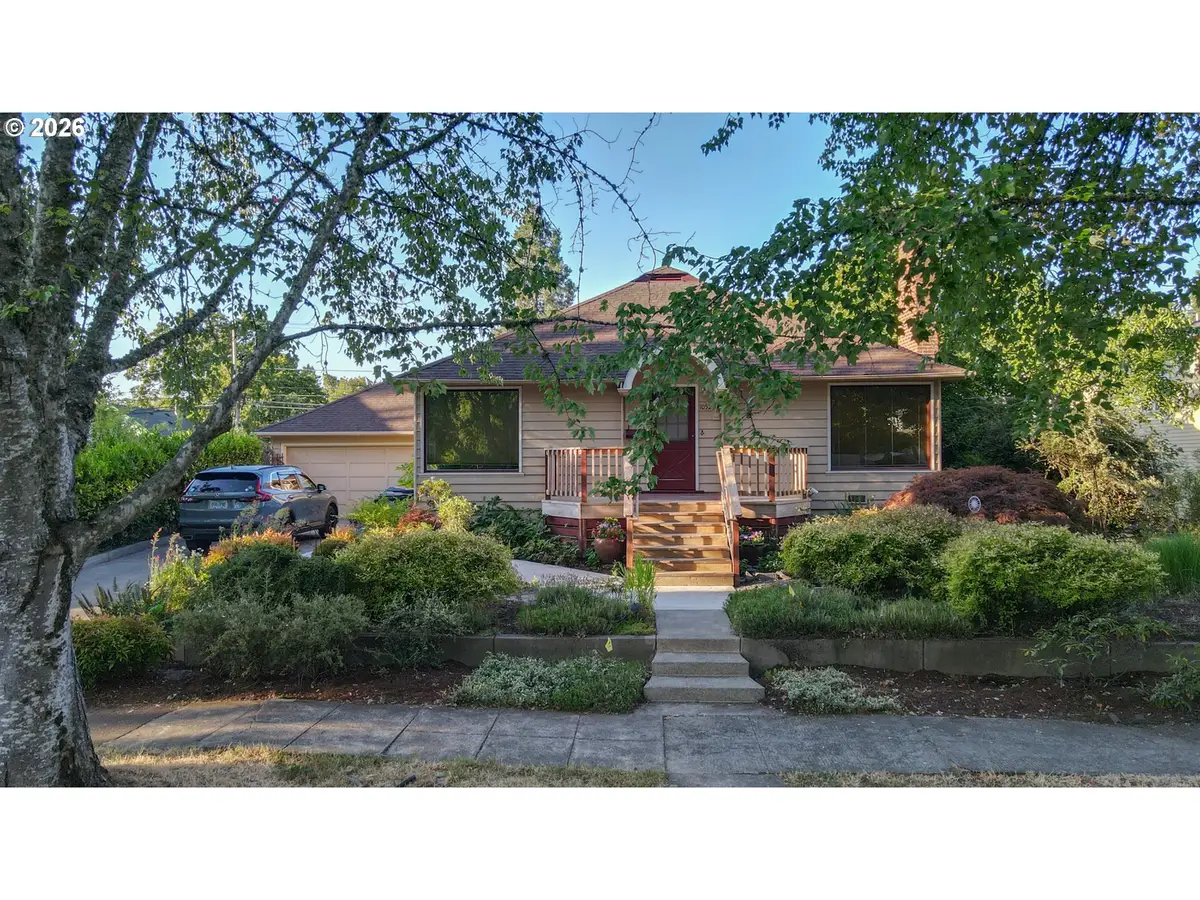 1052 W 10th Ave, Eugene, OR 97402 - #1