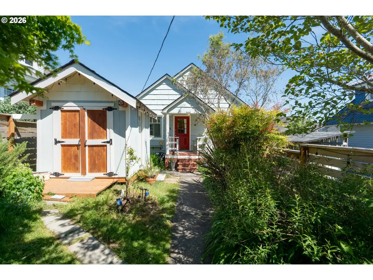1374 Parker Pl, Astoria, OR 97103 - #1