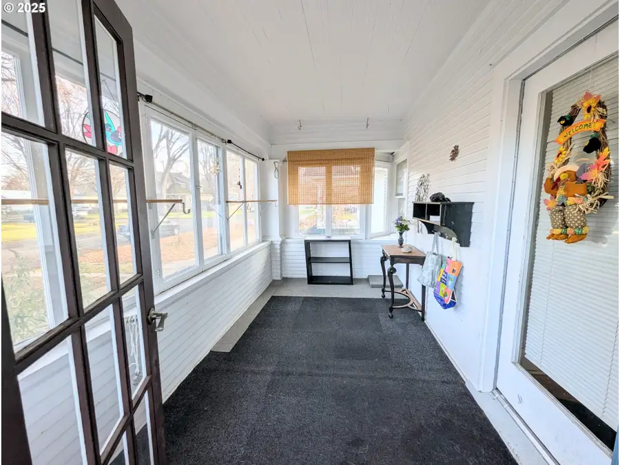 1302 9th St, La Grande, OR 97850 - Image #2